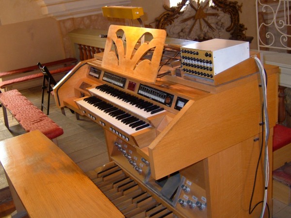Die frühere Orgel der Kirche